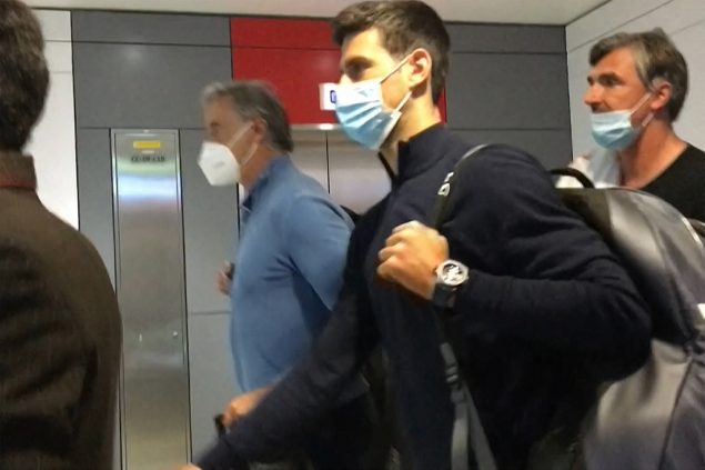Novak Djokovic auf dem Rückweg von Australien (Bild: STR/AFPTV/AFP)