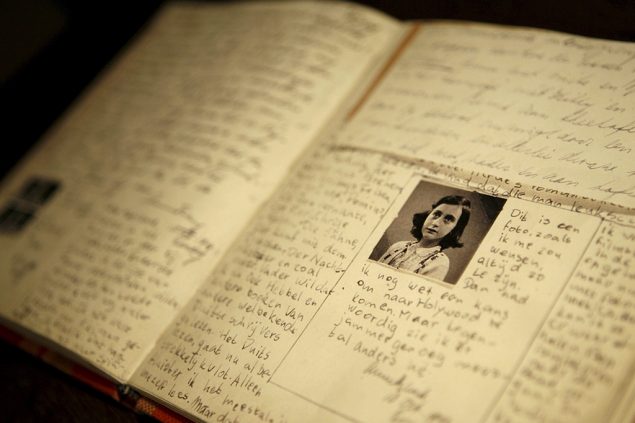 Kopie des Tagebuchs der Anne Frank am 12.1.2009 im Center Ana Frank Argentina in der Nähe von Buenos Aires (Bild: Leo La Valle/EPA)