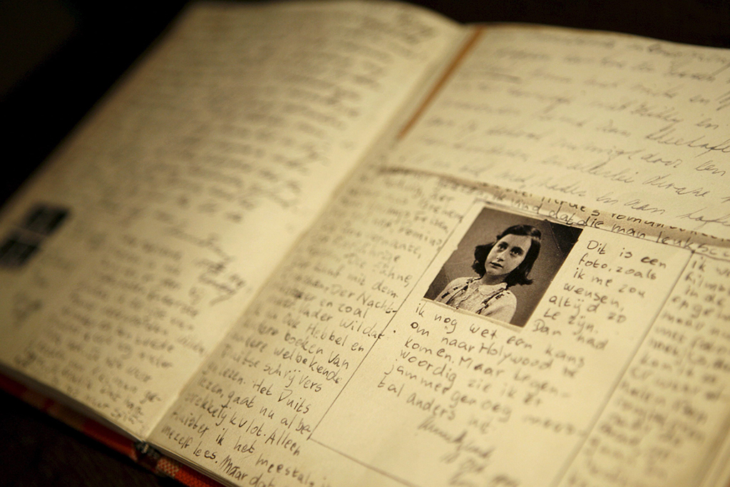 Kopie des Tagebuchs der Anne Frank am 12.1.2009 im Center Ana Frank Argentina in der Nähe von Buenos Aires (Bild: Leo La Valle/EPA)