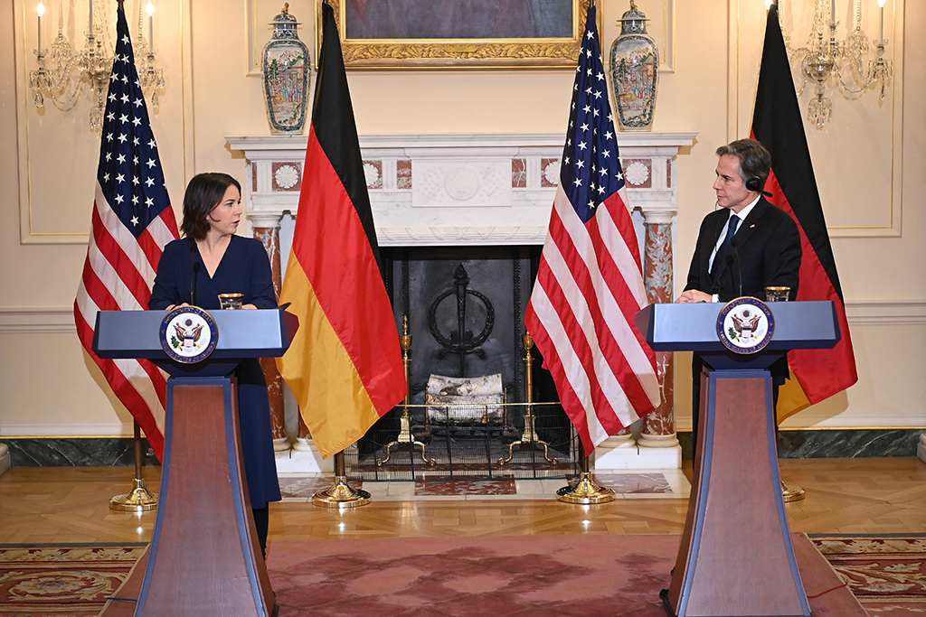 Deutschlands neue Außenministerin Annalena Baerbock und US-Außenminister Anthony Blinken (Bild: Mandel Ngan/Pool/AFP)