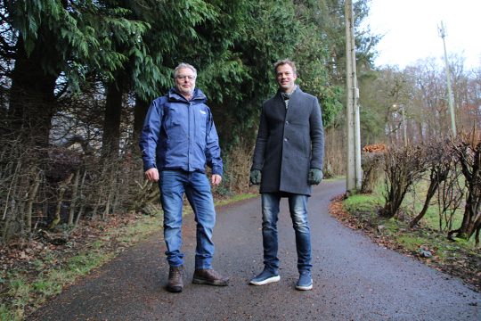 Serge Förster vom Lions Club Eupen und Daniel Baltus vom Leitverband des Ostbelgischen Sports (Bild: Robin Emonts/BRF)