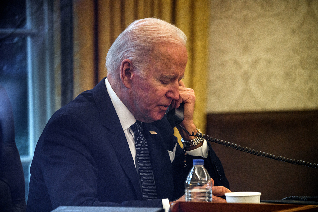 US-Präsident Joe Biden telefoniert mit dem ukrainischen Präsidenten (Archivbild: Nicholas Kamm/AFP)