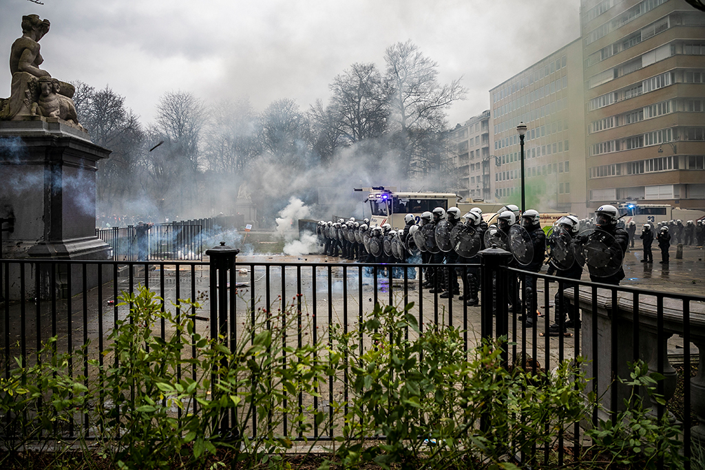 Ausschreitungen in Brüssel (Bild: Hatim Kaghat/Belga)