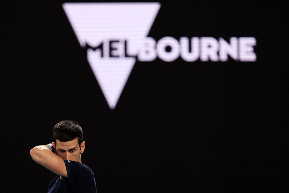 Novak Djokovic beim Training in Melbourne am Freitag vor der Neuigkeit (Bild: Marin Keep/AFP)
