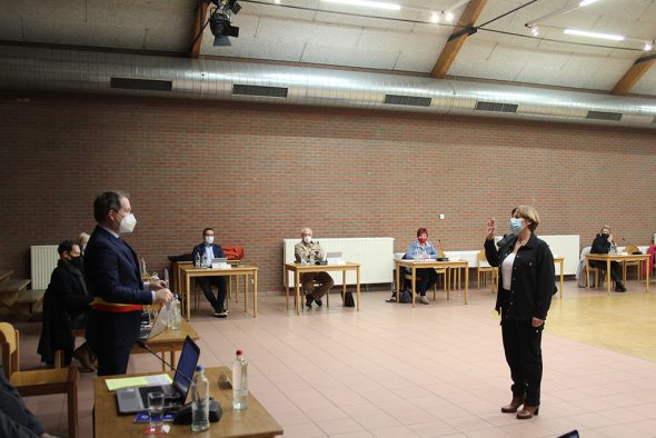 Gemeinderat Kelmis am 17. Januar: Iris Lampertz legt den Amtseid ab (Bild: Andreas Lejeune/BRF)