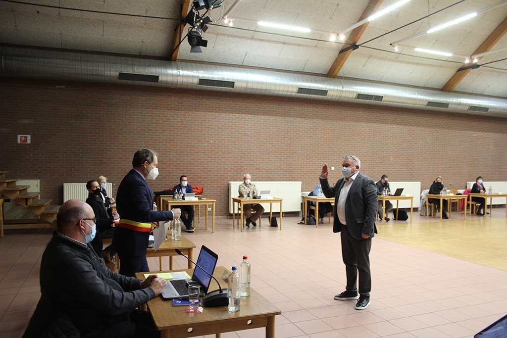 Gemeinderat Kelmis am 17. Januar: Alain Schmets legt den Amtseid ab (Bild: Andreas Lejeune/BRF)