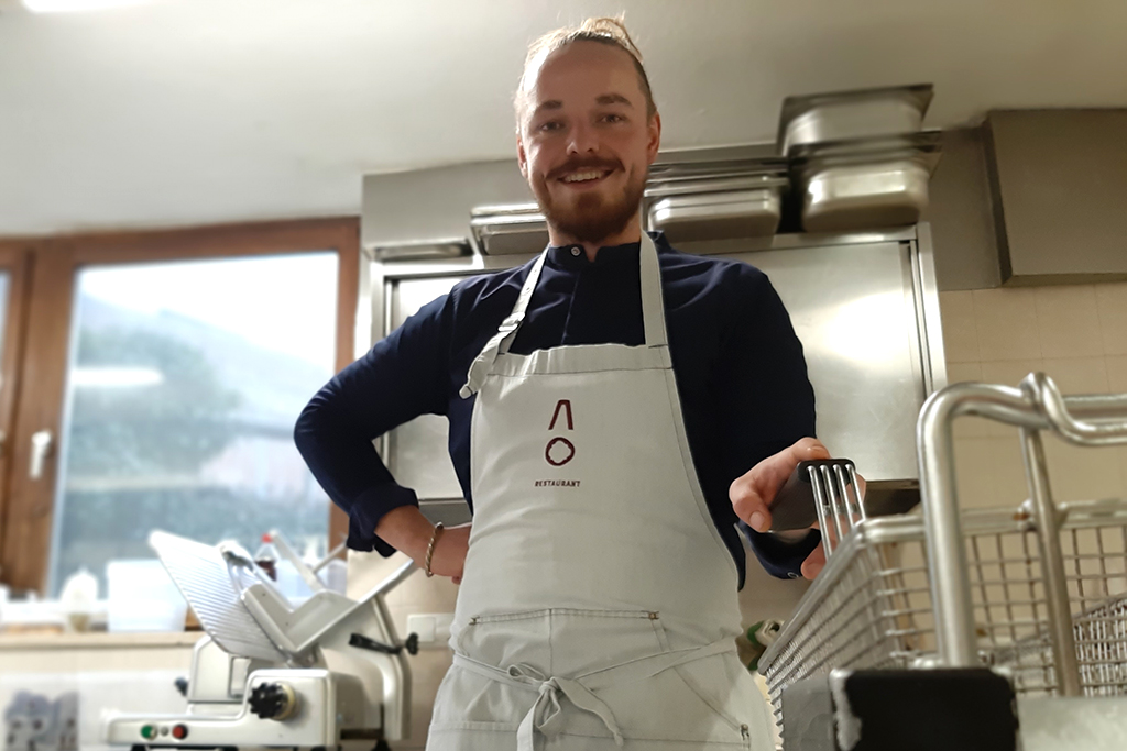 Levin Grüten aus Lontzen ist Koch in Südtirol (Bild: Christophe Ramjoie/BRF)