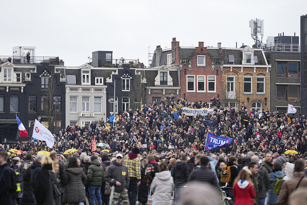 Demonstration gegen die Corona-Politik der niederländischen Regierung in Amsterdam (Bild: Phil Nijhuis/ANP/AFP)