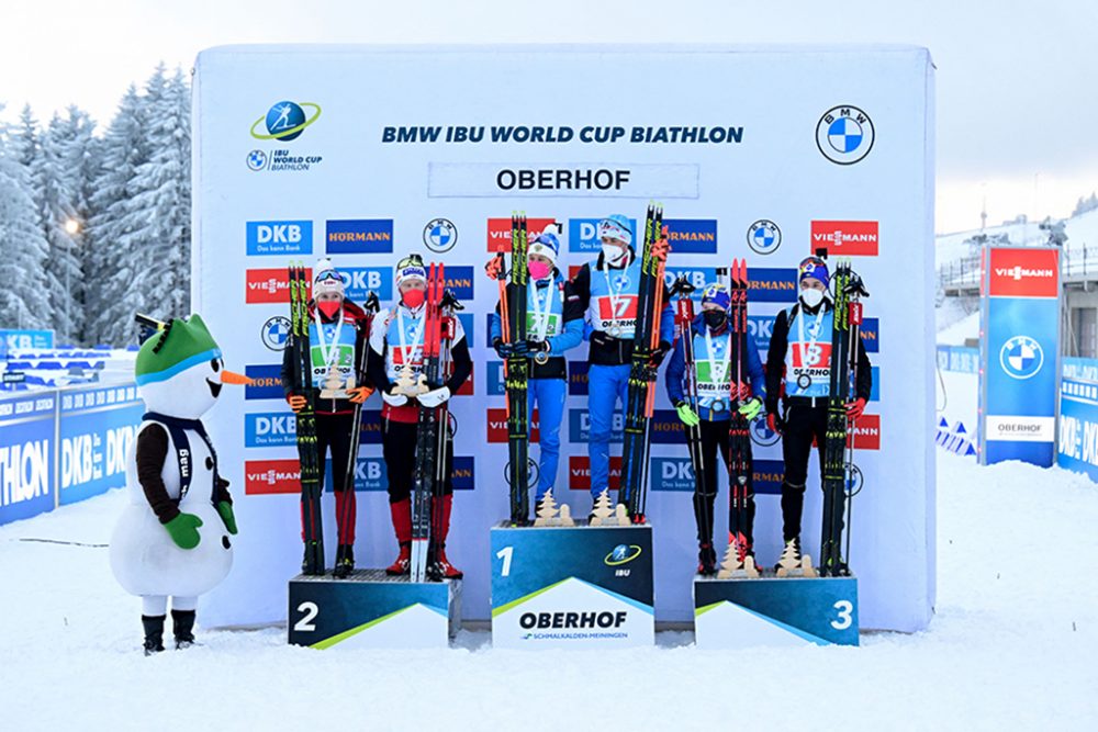 Biathlon-Weltcup in Oberhof: Podium der Single-Mixed-Staffel ((Bild: Tobias Schwarz/AFP))