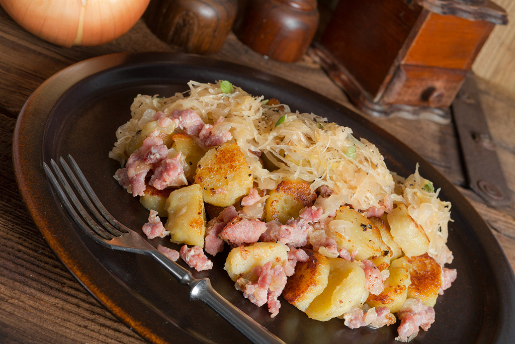 Sauerkraut mit Kartoffeln und Speck