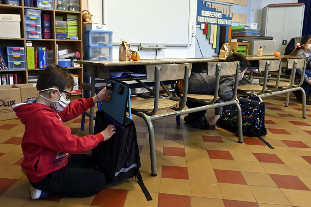 Primarschüler in einer Klasse in Hélécine