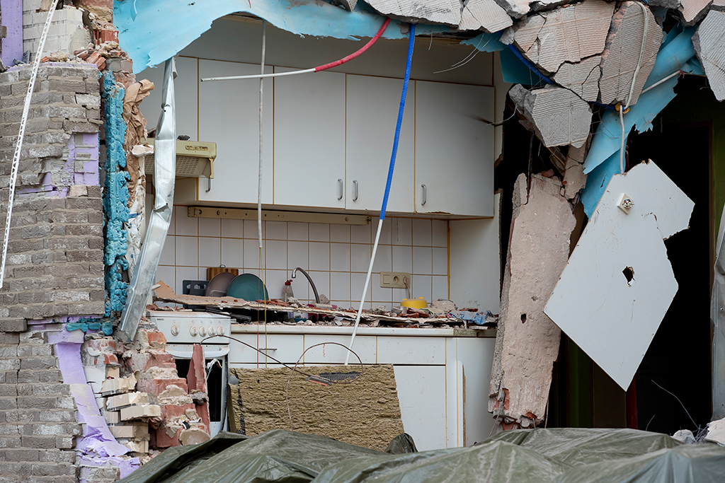 Ein Bild der Zerstörung bietet sich nach der Explosion in dem Gebäude in Turnhout (Bild: Kristof Van Accom/Belga)