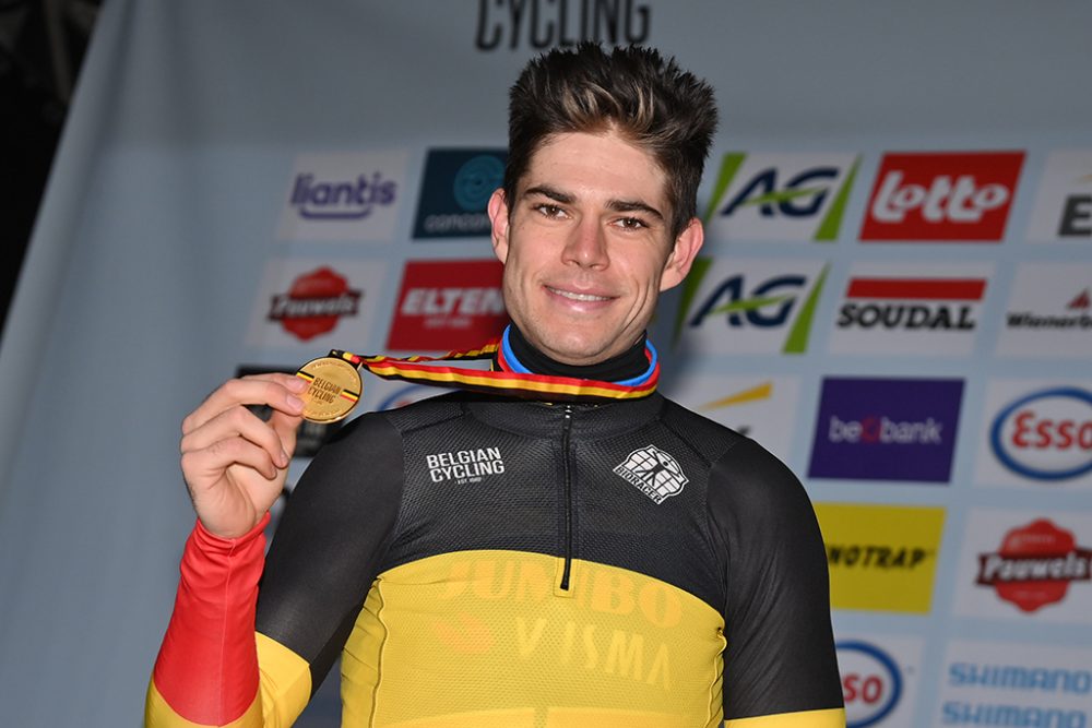 Wout van Aert mit seiner Goldmedaille (Bild: David Stockman/Belga)
