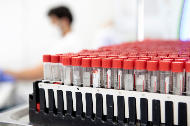 Corona-Tests (Bild: Alex Halada/AFP)