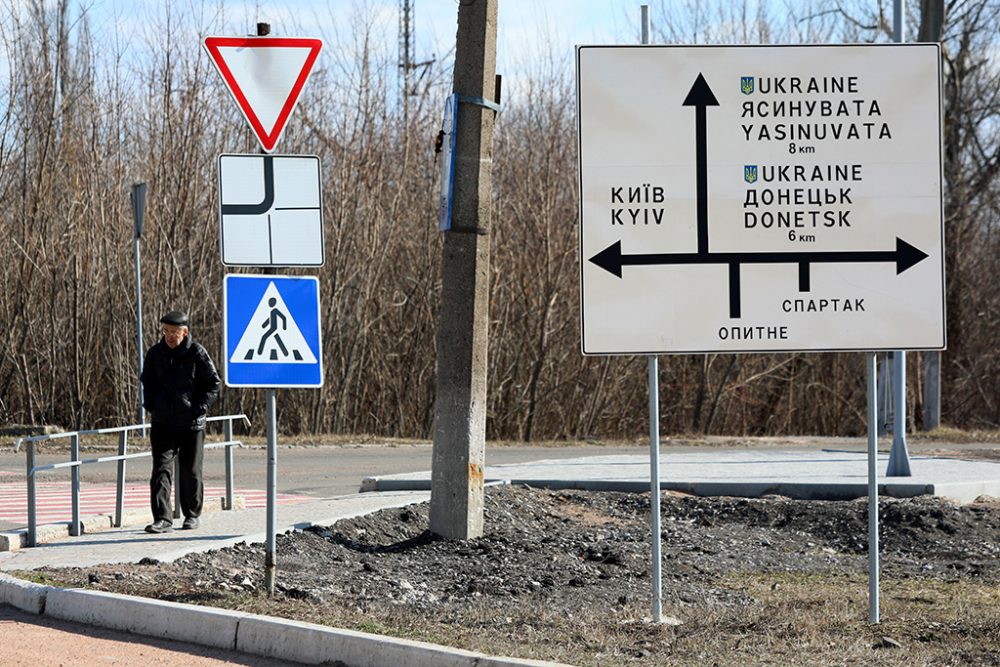 Verkehrsschild in der Stadt Avdiivka in der Region Donezk (Bild: Aleksey Filippov/AFP)