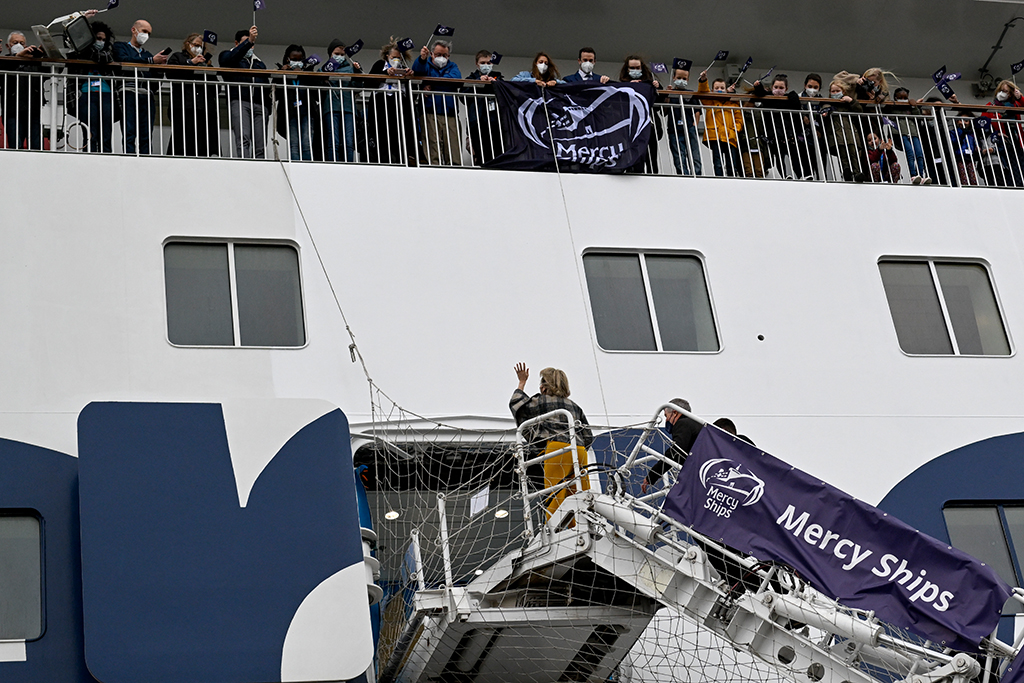 Königin Mathilde besuchte am 18.2. die Crew der Global Mercy (Bild: Dirk Waem/Belga)