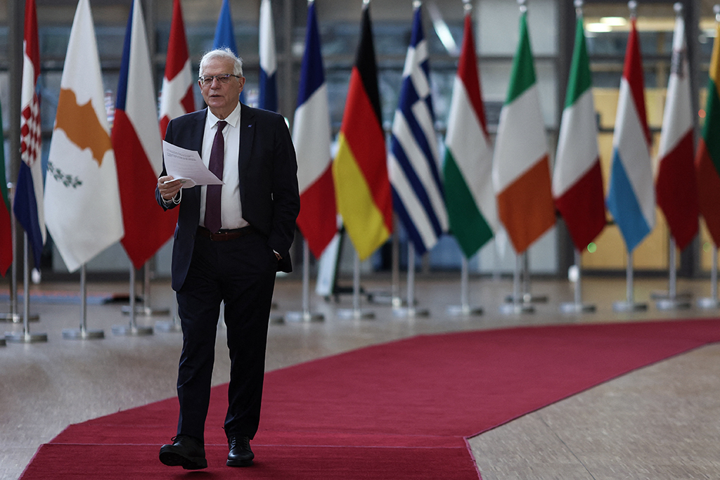 Josep Borrell, der Hohe Vertreter der EU für Außen- und Sicherheitspolitik beim Treffen der EU-Außenminister (Bild: Kenzo Tribouillard/AFP)