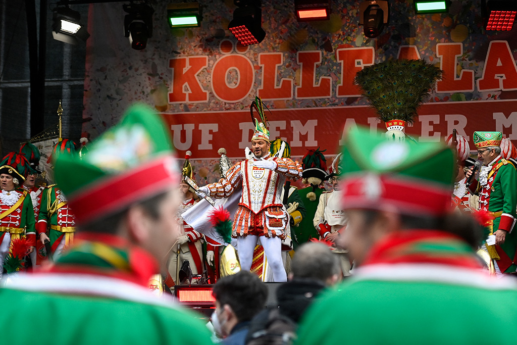 Dreigestirn eröffnet den Kölner Straßenkarneval (Bild: Ina Fassbender/AFP)