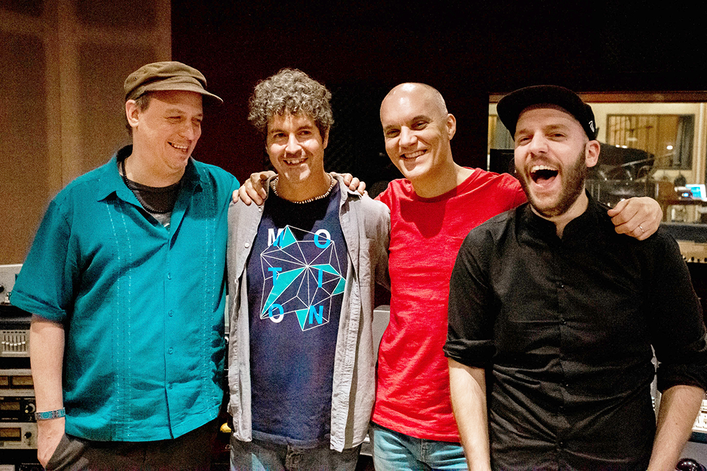 Nicola Andrioli (2vl) gastiert mit seinem Trio und Kurt Rosenwinkel (l) in Eupen (Bild: © Antoine Brynaert)