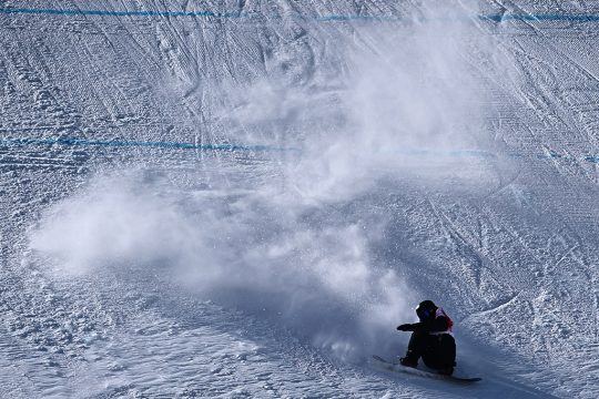Nichts außer Kunstschnee bei den Olympischen Winterspielen in Peking (Bild: Marco Bertorello/AFP)