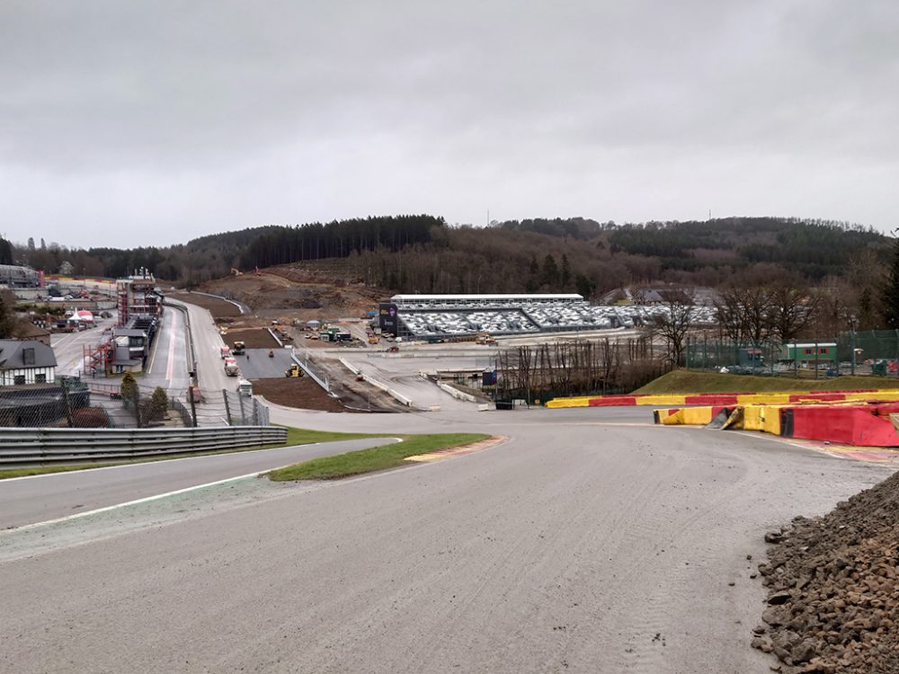 Die Tribünen an der alten Start- und Zielgeraden sind vollständig verschwunden (Bild: Katrin Margraff/BRF)