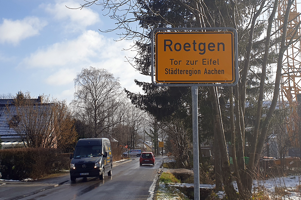 Schild der Gemeinde Roetgen (Bild: Lena Oeban/BRF)
