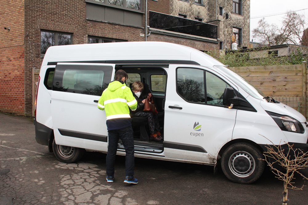 Seniorenbus der Eupener Unterstadt zum ersten Mal im Einsatz (Bild: Defne Oezmen/BRF)