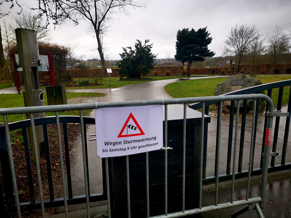 Wegen des Sturms bleibt auch der St. Vither Stadtpark vorerst geschlossen (Bild: Raffaela Schaus/BRF)