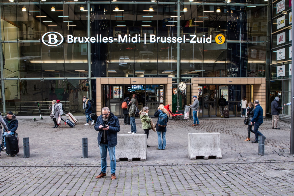 Eingang des Südbahnhofs in Brüssel (Bild: Loan Silvestre/Belga)