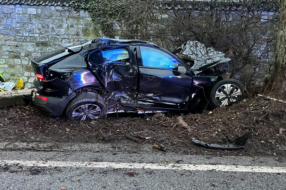 Bei dem Unfall in Kelmis ist der Autofahrer schwer verletzt worden (Bild: privat)