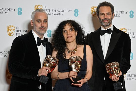 "The Power Of The Dog" von Jane Campion bekam den Bafta als bester Film - das Bild zeigt die ProduzentenIain Canning, Tanya Seghatchian und Emile Sherman (Bild: Ben Stansall/AFP)