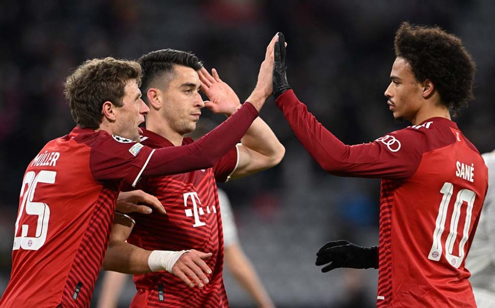 Thomas Müller, Marc Roca und Leroy Sané (Bild: Christof Stache/AFP)