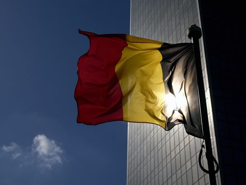 Belgien-Flagge in Brüssel (Bild: Eric Lalmand/Belga)