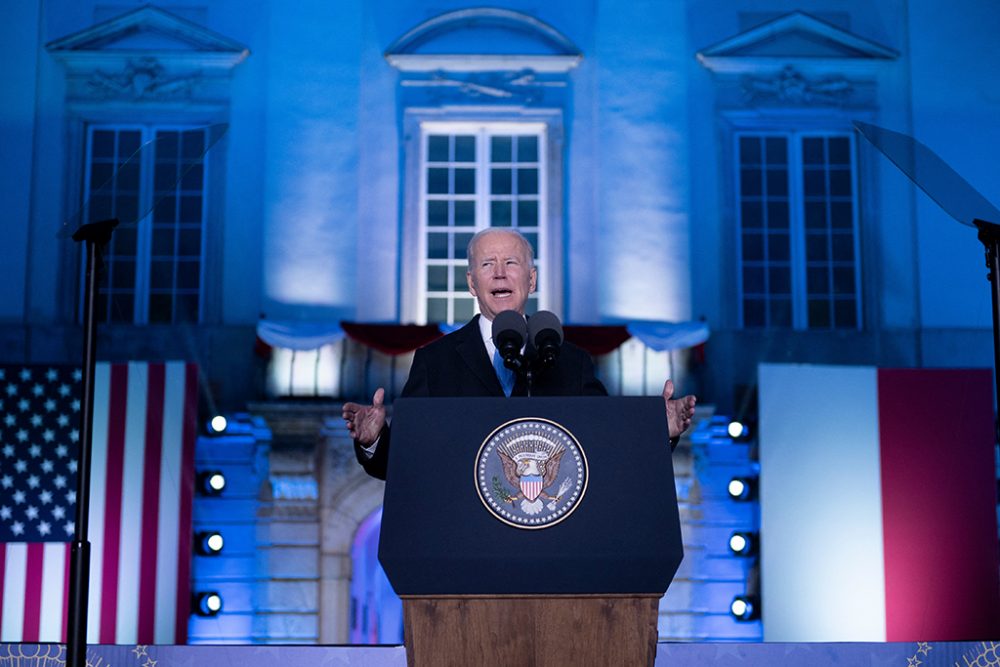 US-Präsident Joe Biden bei seiner Rede vor dem Warschauer Königsschloss (Bild: Brendan Smialowski/AFP)