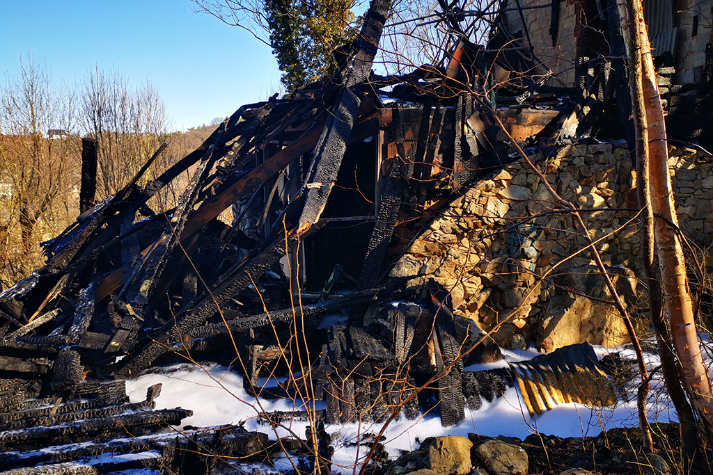 Das ausgebrannte Delhez-Haus in der Eupener Kügelgasse (Bild: Raffaela Schaus/BRF)