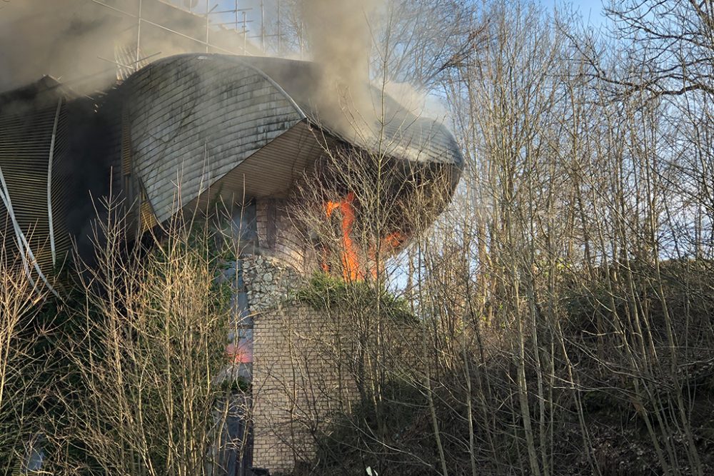 Bild vom Brand am Delhez-Haus von Nachbarn (Bild: privat)