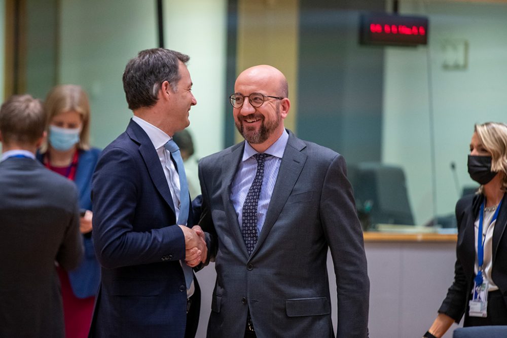 Premierminister Alexander De Croo und EU-Ratspräsident Charles Michel beim EU-Gipfel am 25. März 2022