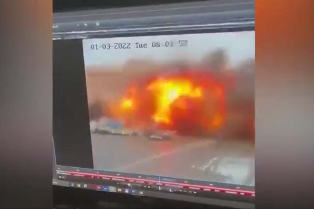 Ein vom ukrainischen Außenministerium veröffentlichtes Video soll die Explosion auf dem Freiheitsplatz zeigen (Bild: Screenshot Twitter/ MFA of Ukraine)