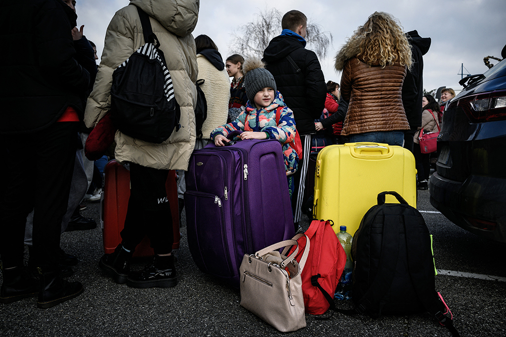 Ukrainische Flüchtlinge bei ihrer Ankunft im ostfranzösischen Chandieu (Bild: Jeff Pachoud/AFP)