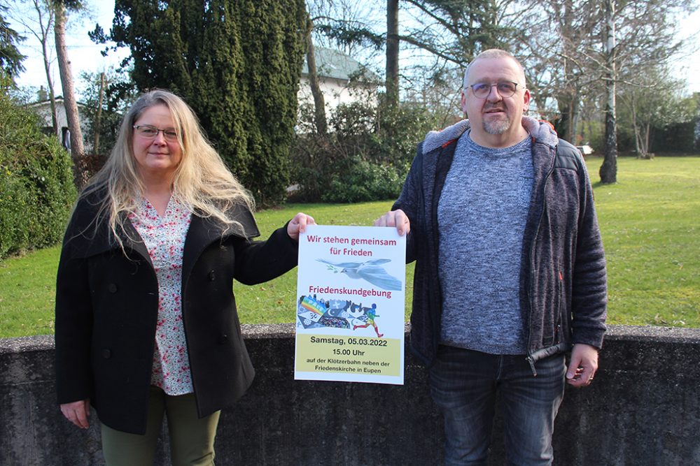 Die evangelische Pfarrerin Annette Beck und Dechant Claude Theiss stehen hinter der Friedenskundgebung am Samstag (Bild: Lena Orban/BRF)