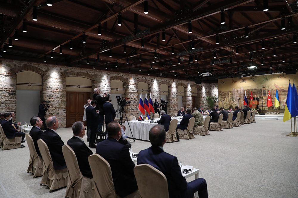 Friedensverhandlungen zwischen ukrainischen und russischen Delegationen auf Initiative des türkischen Präsidenten Erdogan in Istanbul (Bild: AFP Photo/Turkish Presidential Press Servivce/Murat Cetin Muhurdaar)