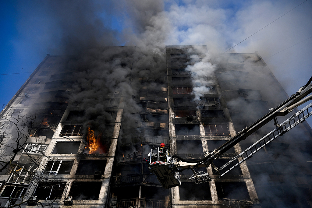 Hochhaus in Kiew am Dienstag (Bild: Aris Messinis/AFP)