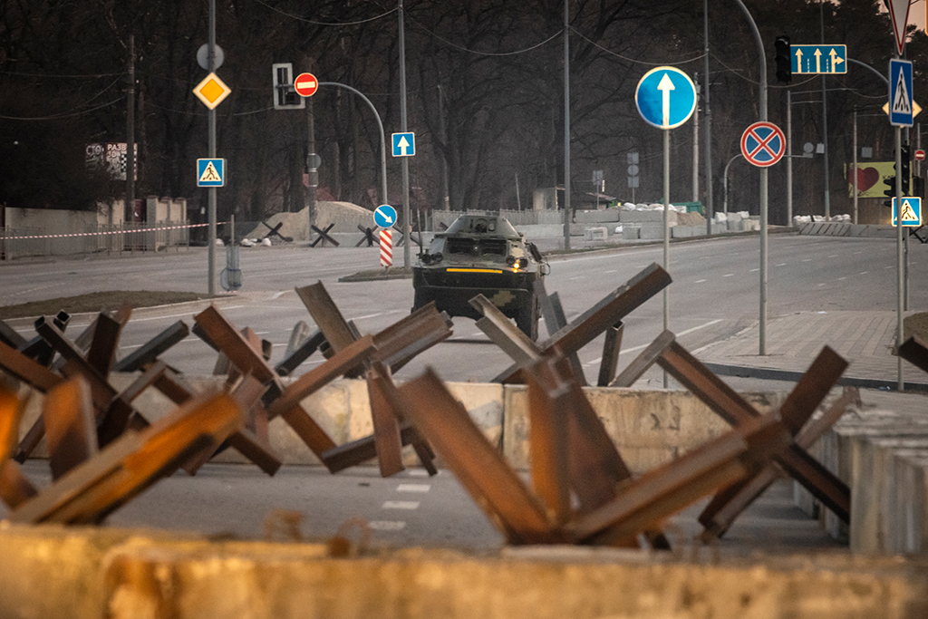 Panzer des urkainischen Militärs in Kiew am Samstag (Bild: Fadel Senna/AFP)