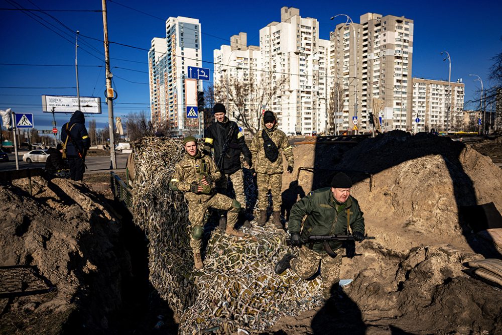 Auch die Einwohner Kiews beteiligen sich an der Verteidigung der ukrainischen Hauptstadt, Foto vom 28. Februar (Archivbild: Dimitar Dilkoff/AFP)