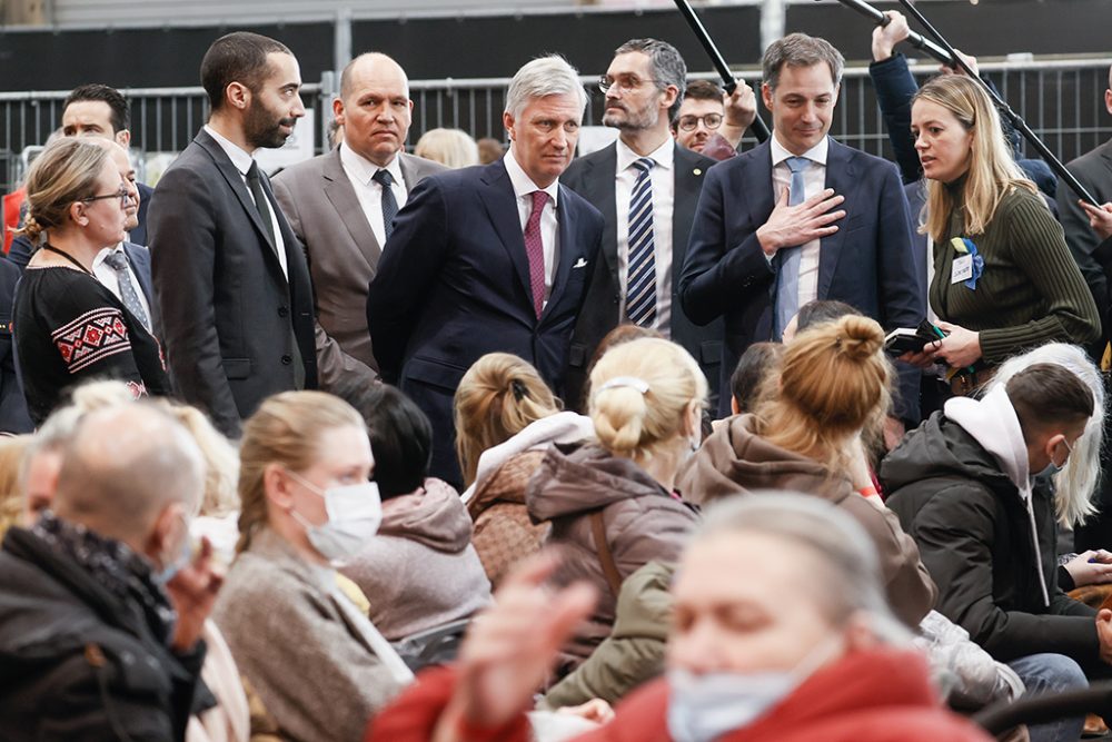 König Philippe und Premier De Croo besuchen das Registrierzentrum für ukrainische Flüchtlinge auf dem Brüsseler Heysel-Gelände (Bild: Bruno Fahy/Belga)