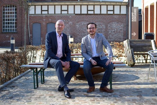 Martin Root und Gaëtan Dumoulin, die beiden Generaldirektoren der Krankenhäuser Eupen und St. Vith (Bild: Klinik St. Josef)