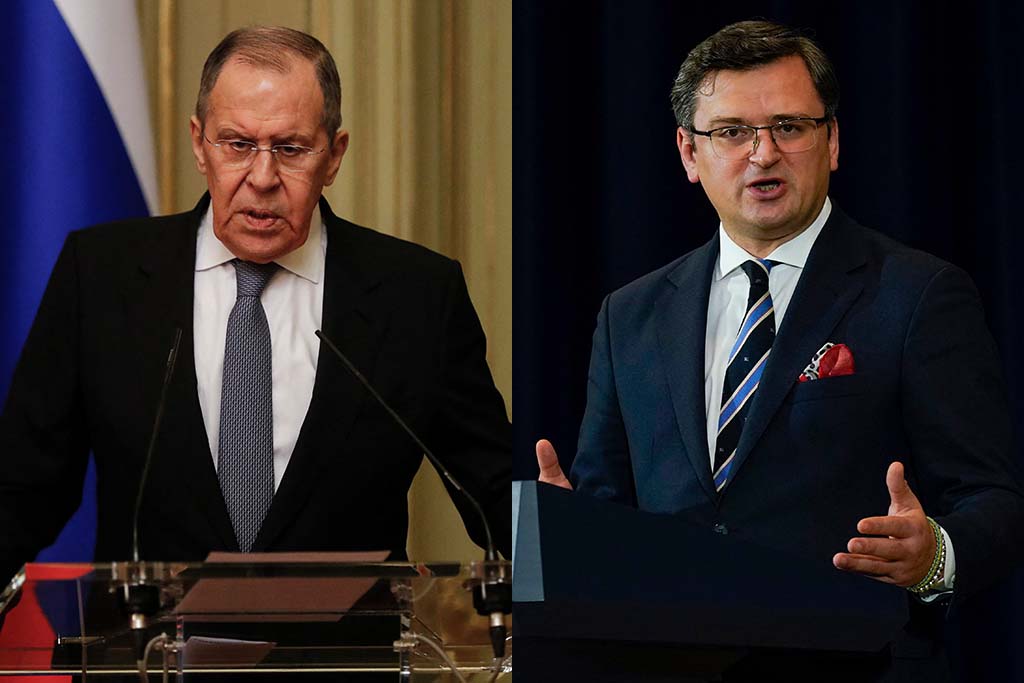 Russlands Außenminister Lawrow (li.) und der ukrainische Außenminister Kuleba (Bilder: Sergei Ilnitsky/Carolyn Kaster/Pool/AFP)