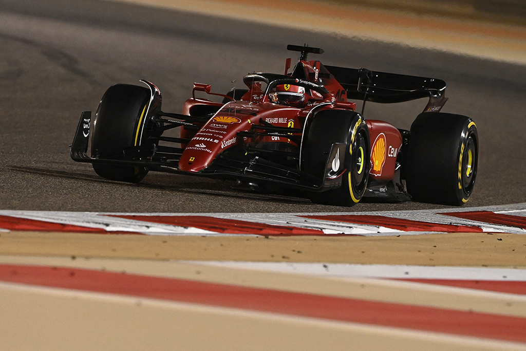 Charles Leclerc gewinnt in Bahrain (Bild: Ozan Kose/AFP)