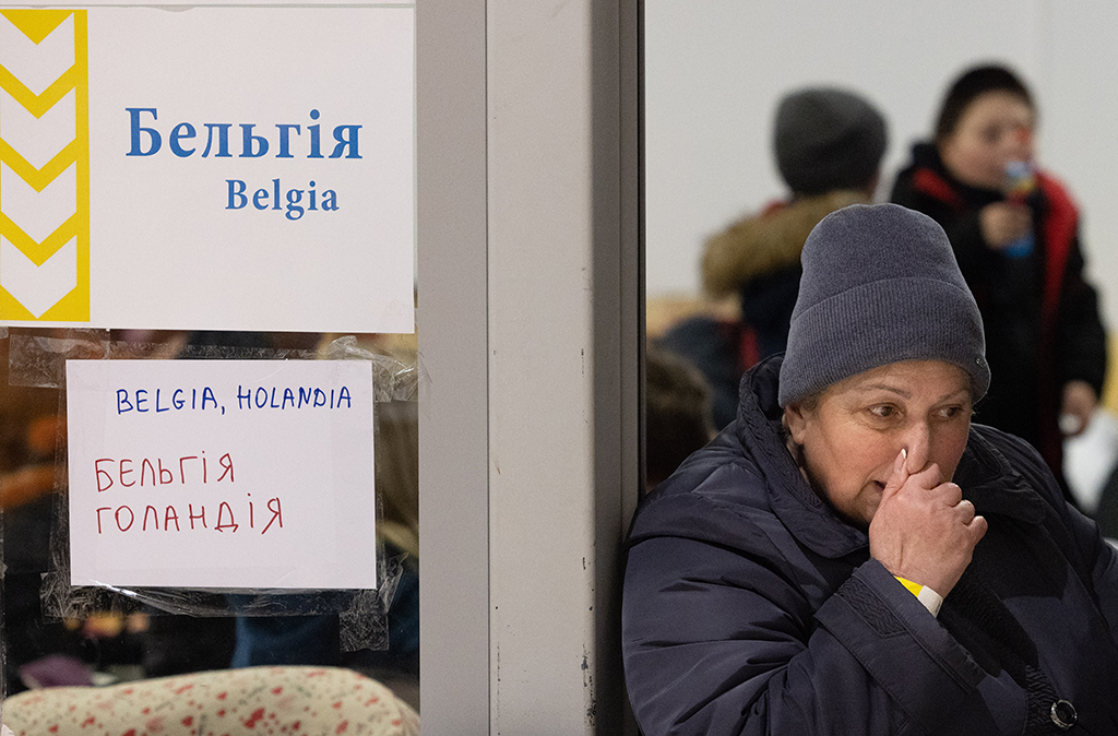Ukrainische Flüchtlinge warten in Polen auf die Fahrt in Richtung Belgien/Niederlande (Bild: Benoit Doppagne/Belga)