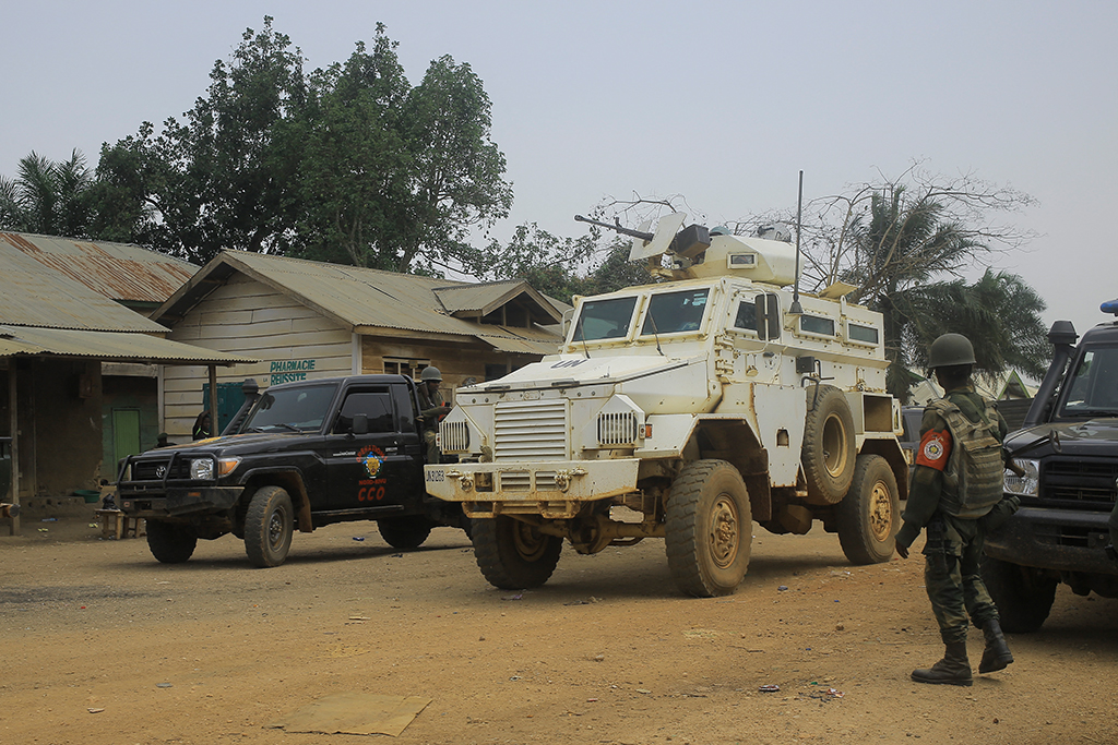 Zusammen mit Einsatzkräften der kongolesischen Armee sind sind UN-Soldaten zum Schutz vor den Rebellen im Einsatz (Bild: Kitsa Mutaya/AFP)